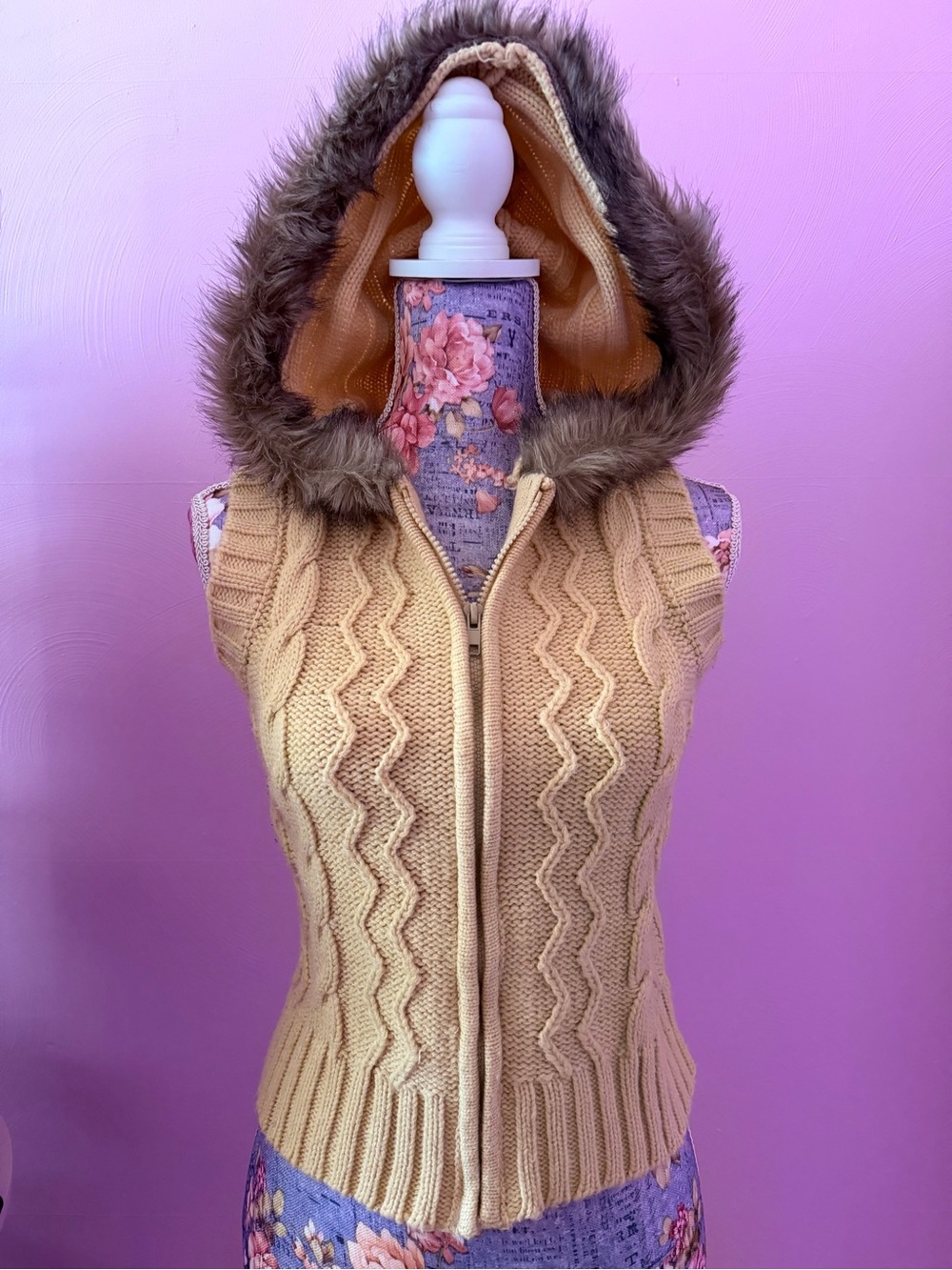 Love Lola Beige Elena Gilbert Cable-Knit Faux Fur Trim Sleeveless Vest Size S/M